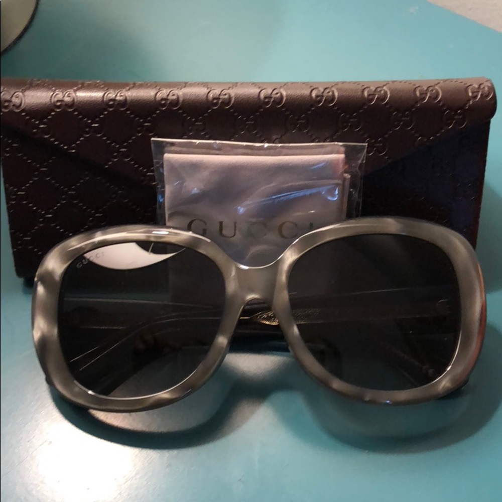 💯 Authentic New Grey Gucci Glasses